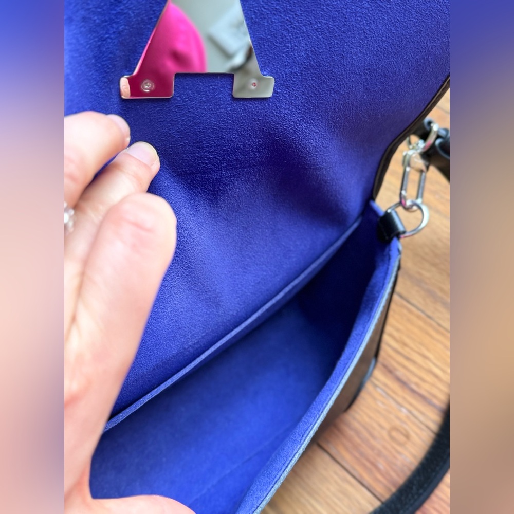 Louis Vuitton Black Shoulder Bag - Picture 4 of 10